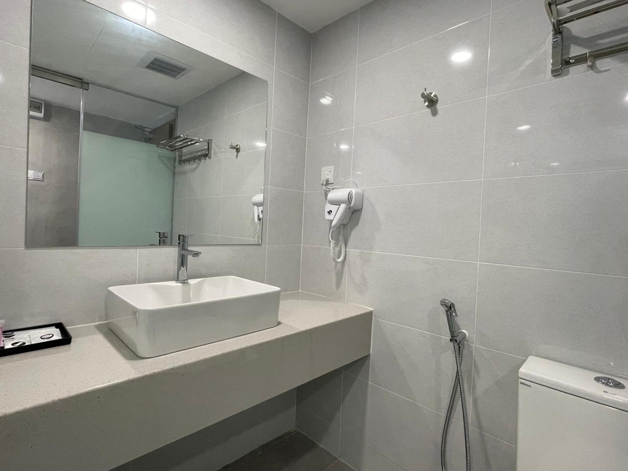 איפוה Hpy Hotel מראה חיצוני תמונה